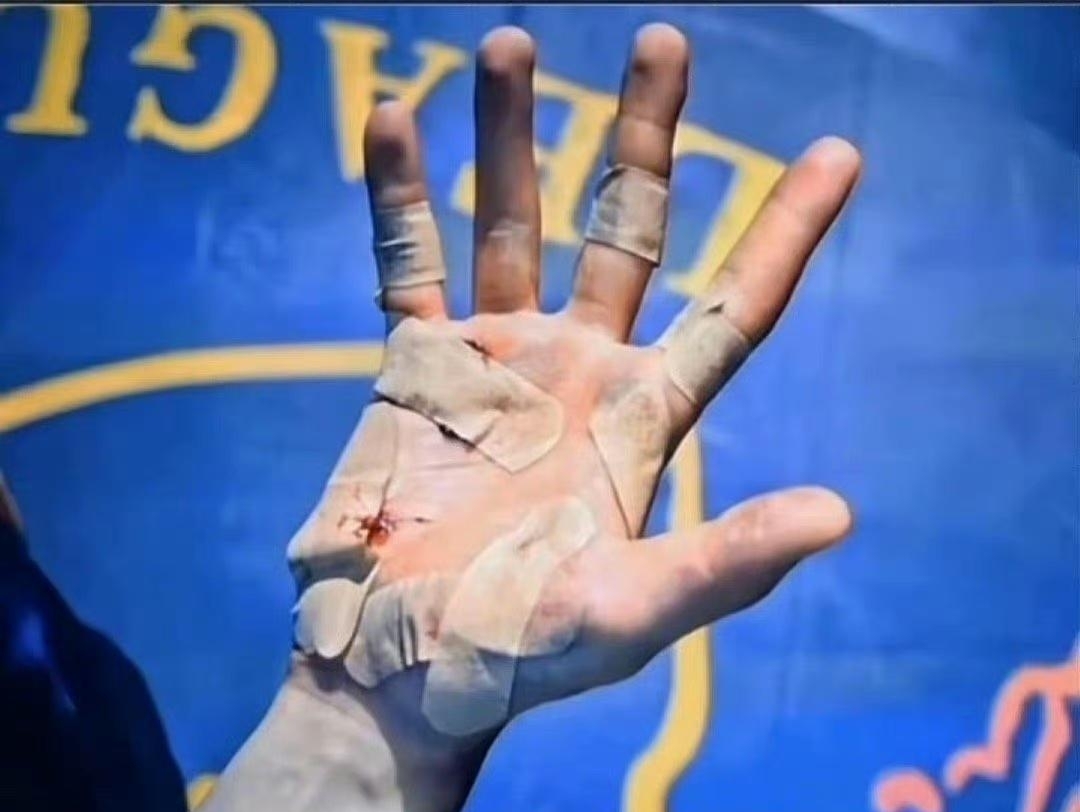 关于德隆：保罗还在打球啊？我下个楼梯都能受伤的信息  第2张