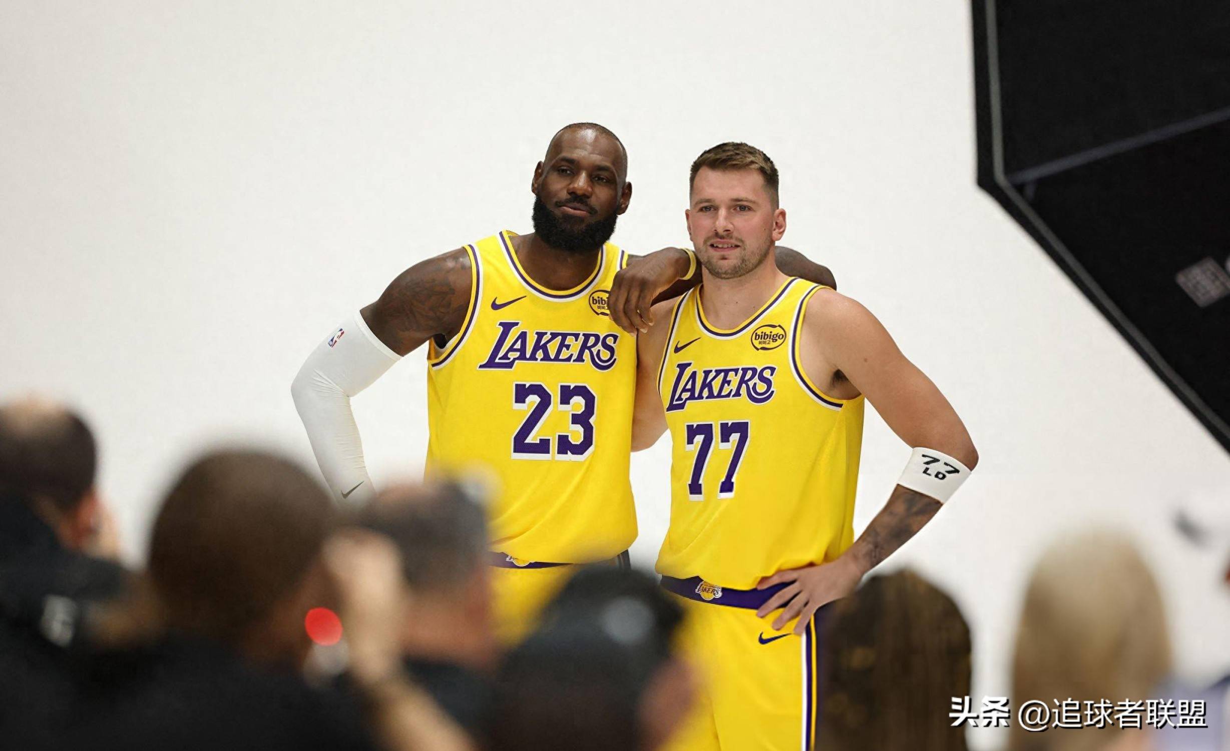 包含曝詹姆斯计划18日与湖人合练最快19日复出的词条  第1张