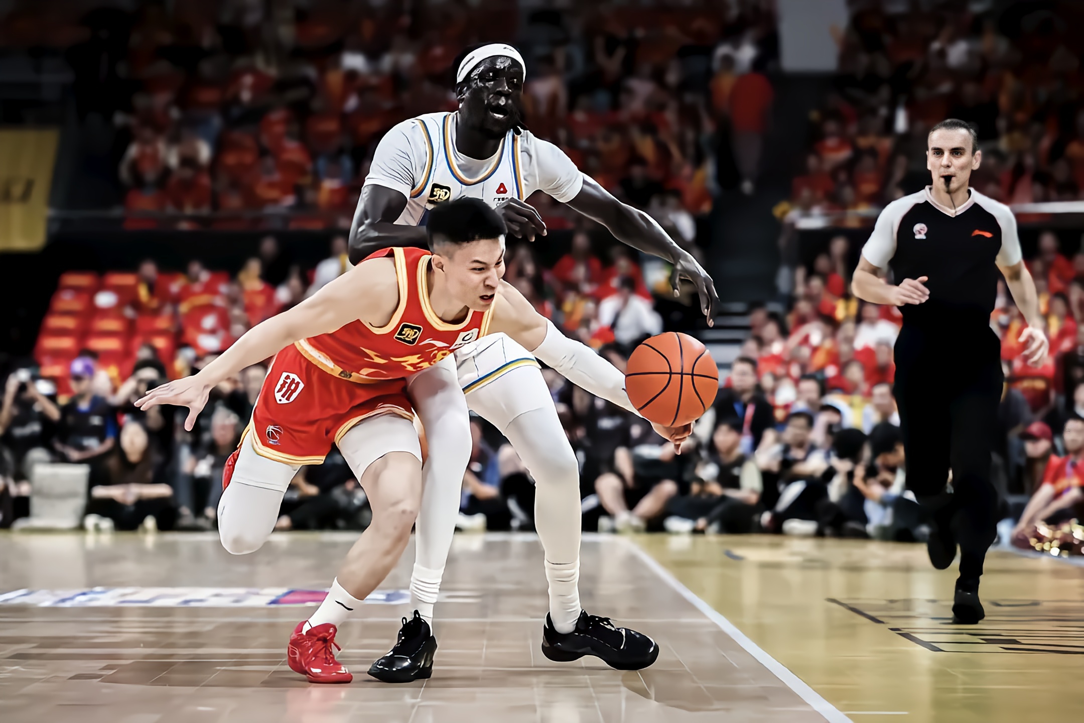 关于顶级联赛强强交锋实时直播见证篮坛巅峰时刻的信息  第2张