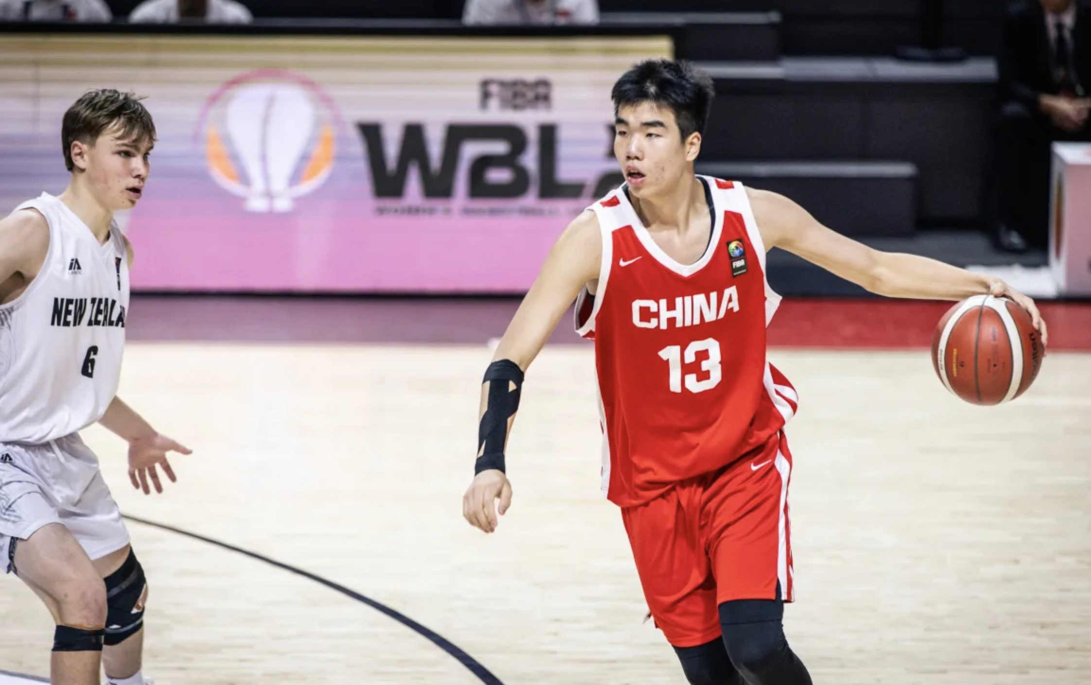 包含中国男篮89-90惜败澳大利亚无缘亚洲杯冠军的词条