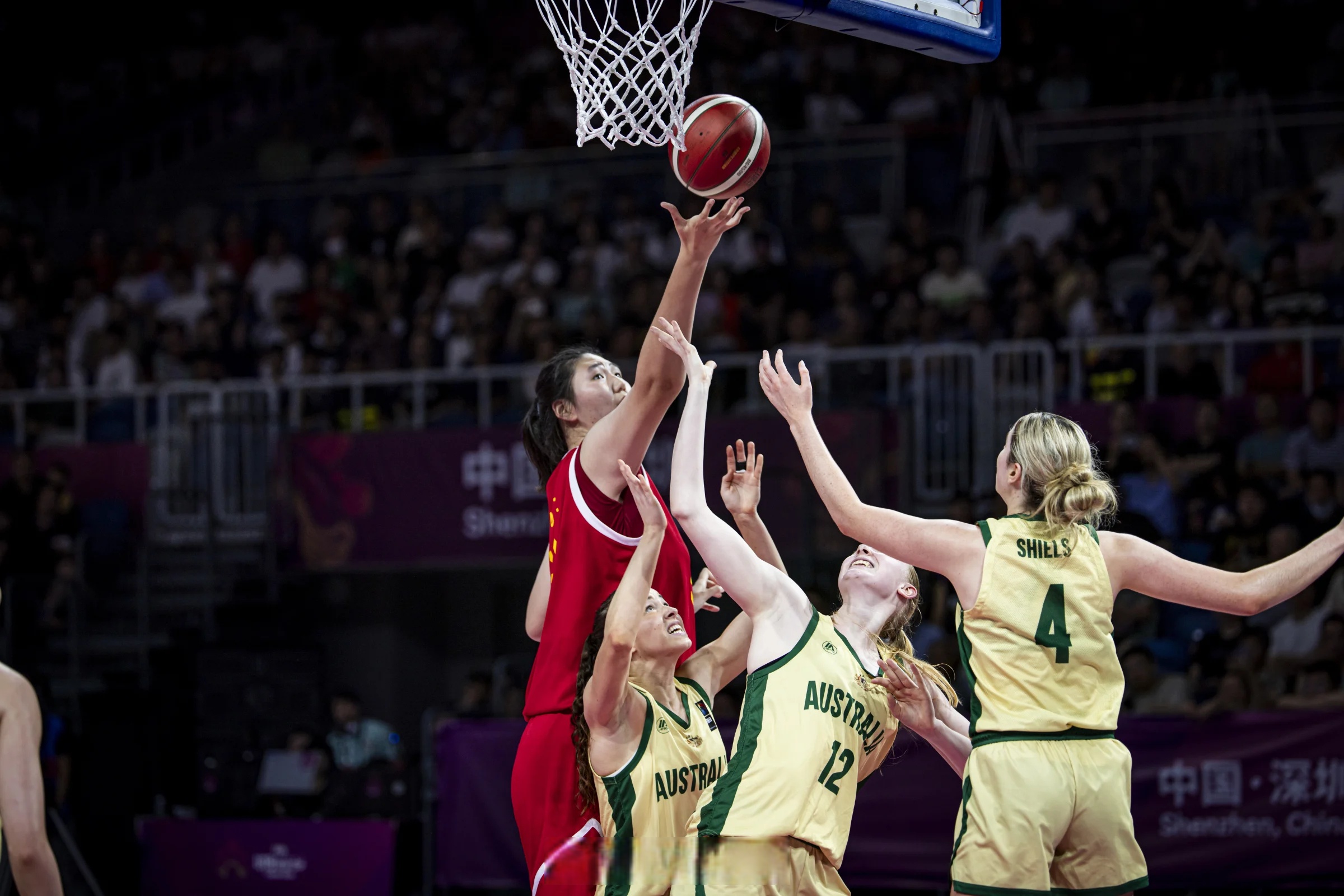 包含俄女超:叶卡捷琳堡女篮VSMBA莫斯科女篮的词条