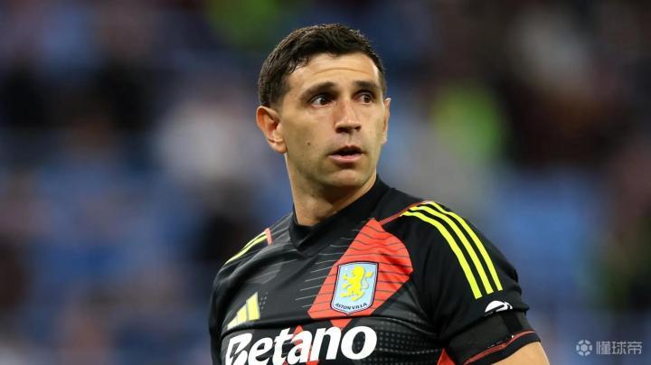 大马丁决定留在维拉球员曾与曼联有传闻的简单介绍  第2张