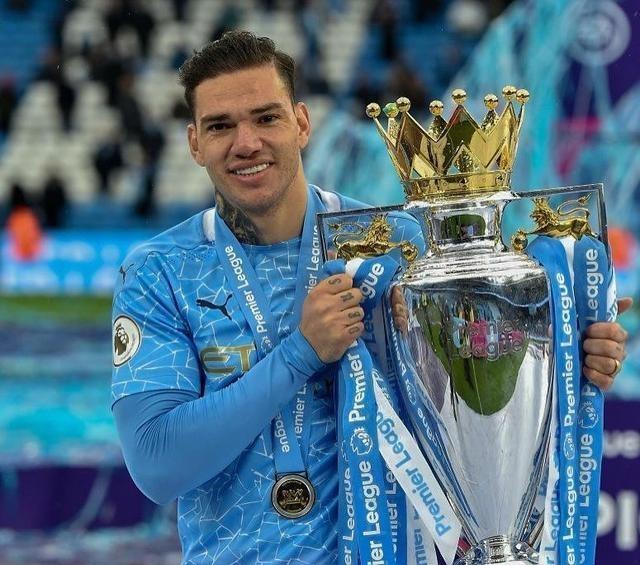 关于曝巴西中场埃德森或转会曼城曼城报价7000万欧的信息  第2张