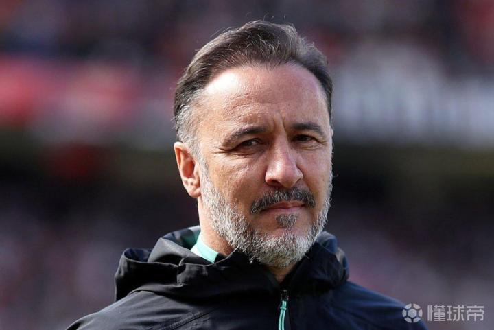 狼队主帅维托尔-佩雷拉下课本赛季带队前10轮未尝胜绩的简单介绍  第1张