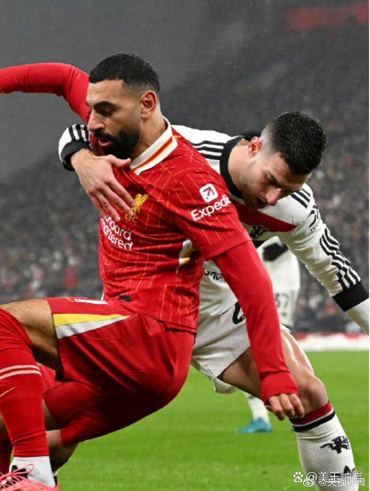 包含利物浦领先曼联42分创造两队最大积分差距纪录的词条