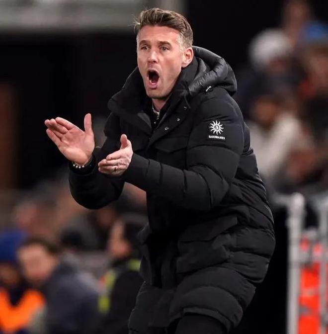 狼队正式接触米德尔斯堡主帅爱德华兹强调的只专注于当下的工作的简单介绍