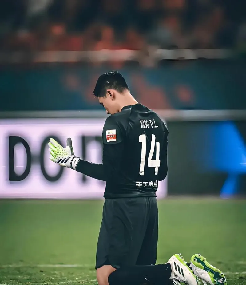 包含中国足协:认定2例裁判错漏判申花10号漏判红牌的词条 第1张 包含中国足协:认定2例裁判错漏判申花10号漏判红牌的词条 第1张