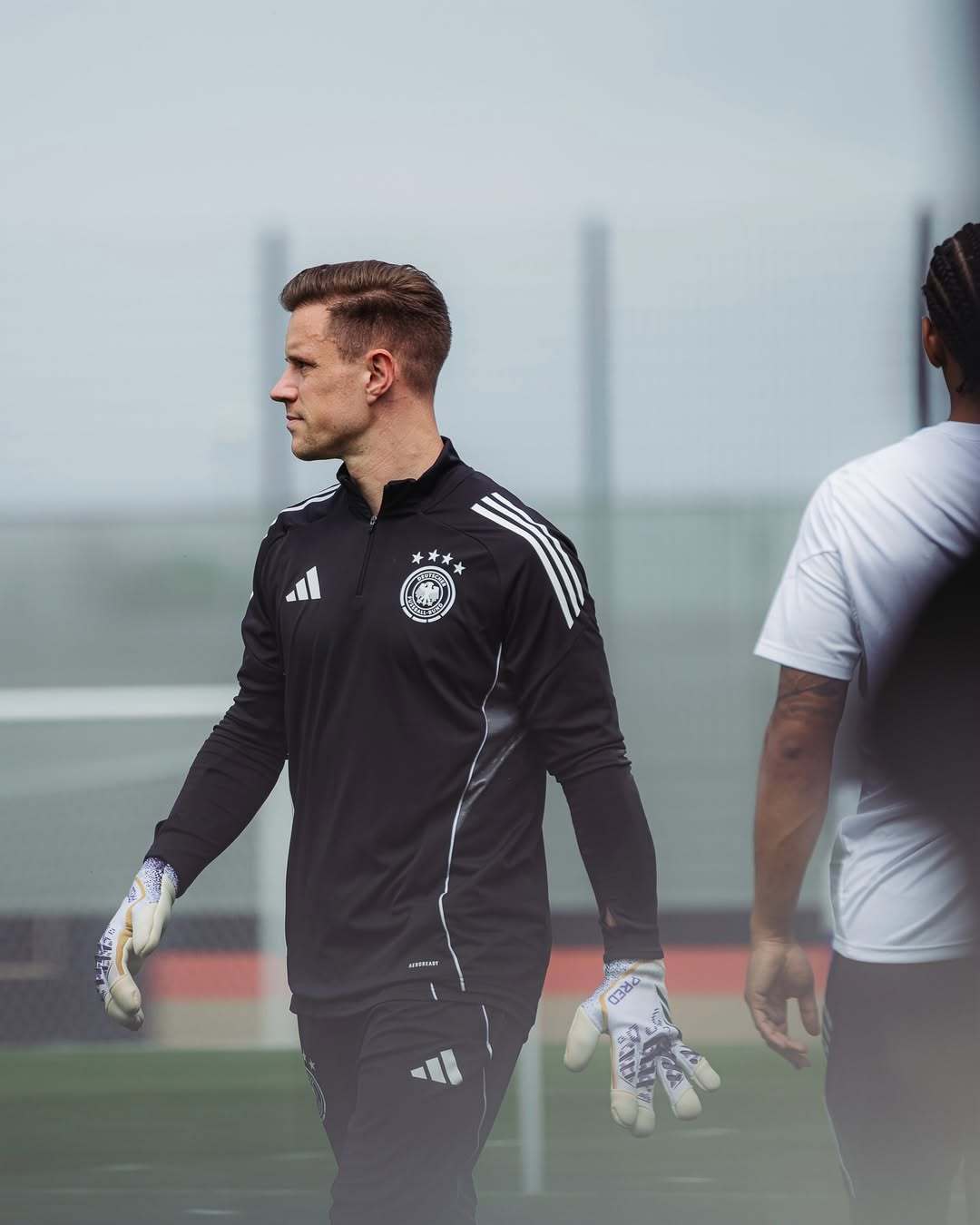 关于特尔施特根在巴萨未来变得不确定曾有报道英超球队对其有意的信息  第1张