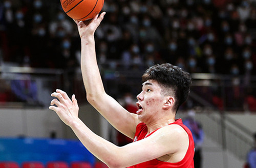 余嘉豪季前赛3连败第三场砍下10分4板