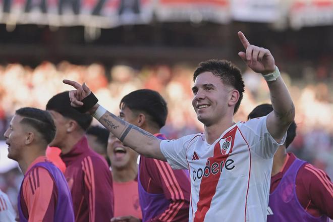 包含河床高层：卖马斯坦托诺有点亏了阿根廷中场今夏转会皇马的词条