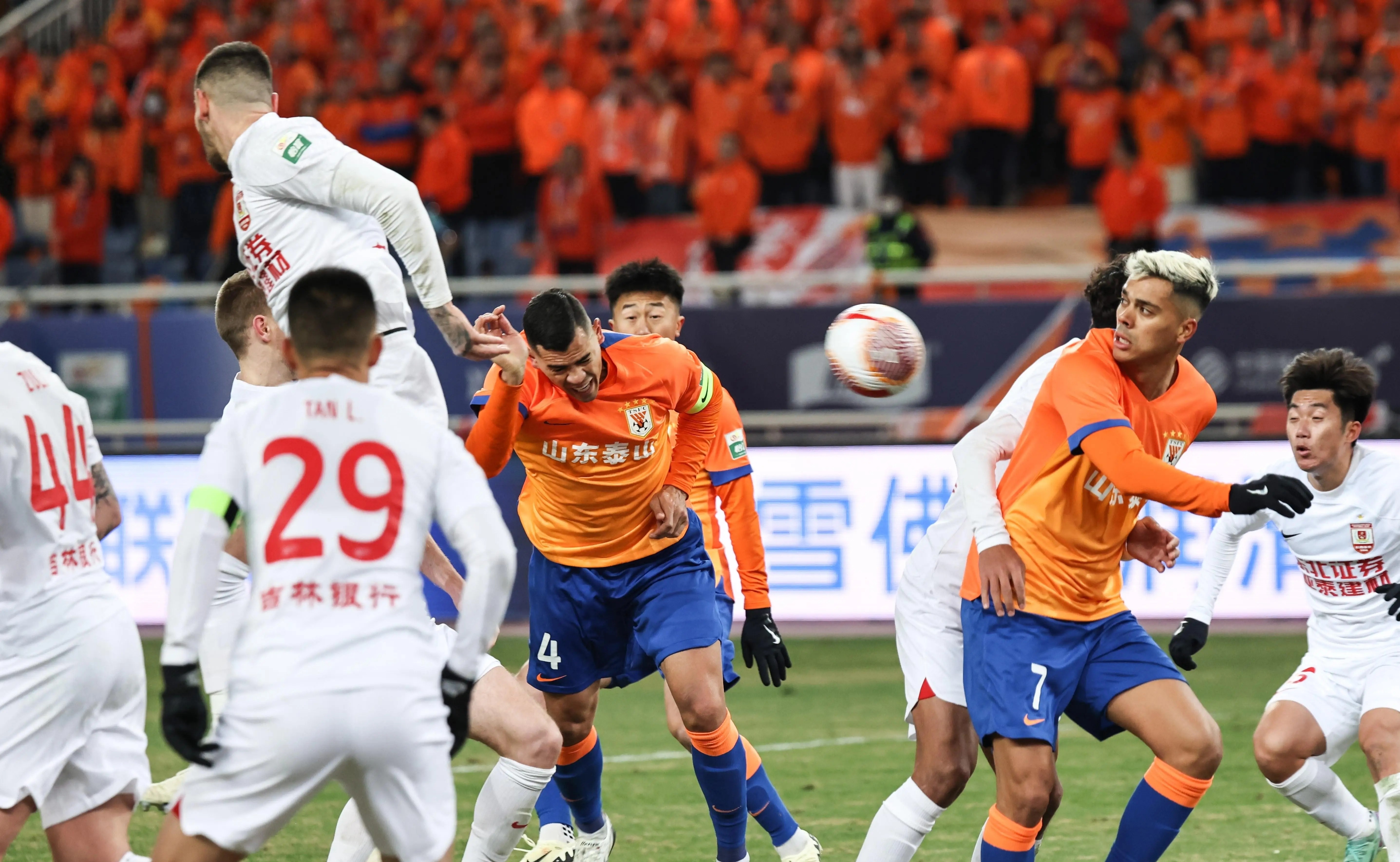 中超冠军争夺战最后冲刺榜首三强均未能取胜的简单介绍  第2张