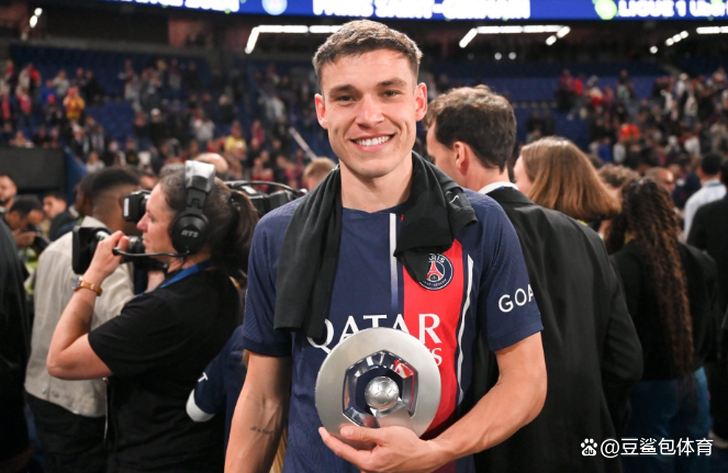 乌加特与姆巴佩前女友购物两人恋情公开的简单介绍 第1张 乌加特与姆巴佩前女友购物两人恋情公开的简单介绍 第1张