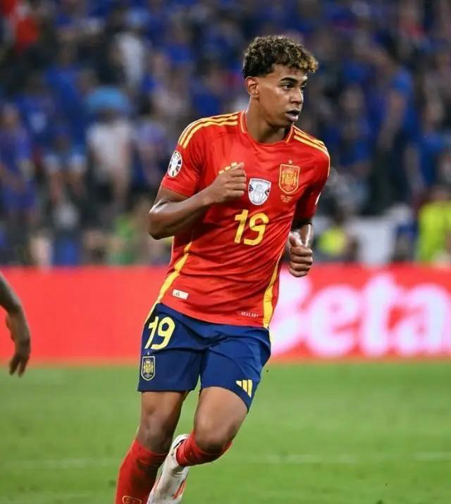 亚马尔退出西班牙队集训因有伤在身的简单介绍  第2张