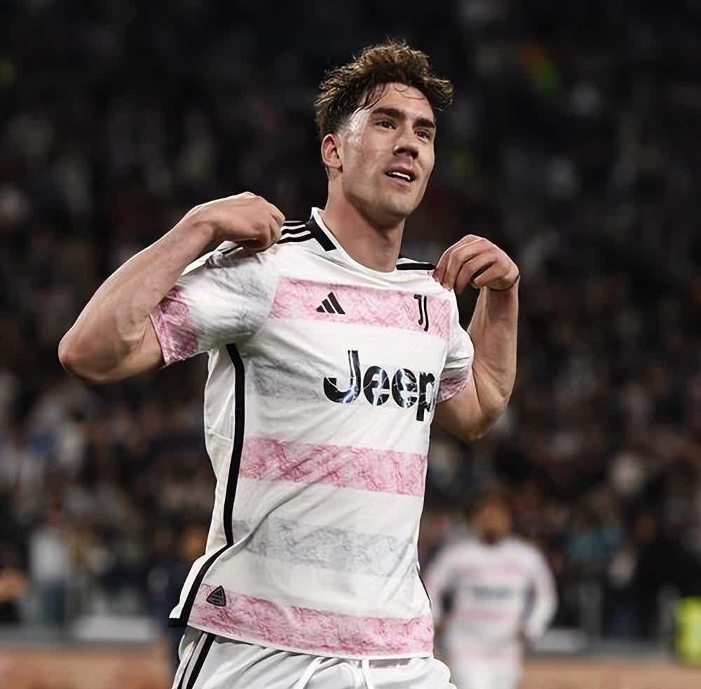 尤文图斯计划直接出售道格拉斯路易斯球员在斑马军团表现低迷的简单介绍  第2张