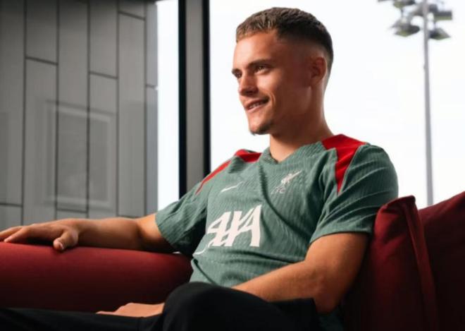 包含维尔茨已经抵达利物浦接受体检即将完成创纪录转会的词条