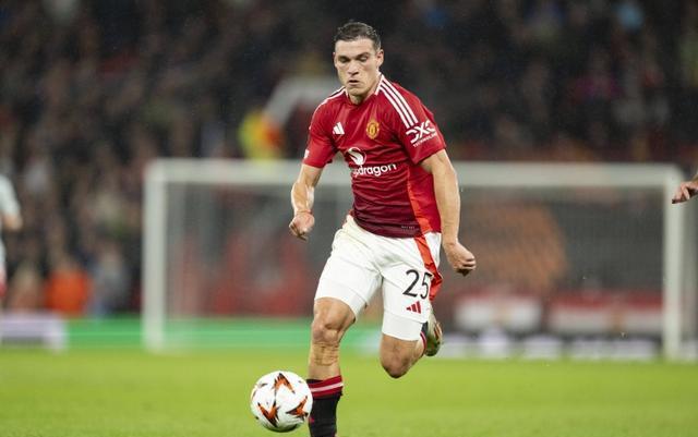 乌加特：我渴望赢得曼联首发球员随国家队备战的简单介绍