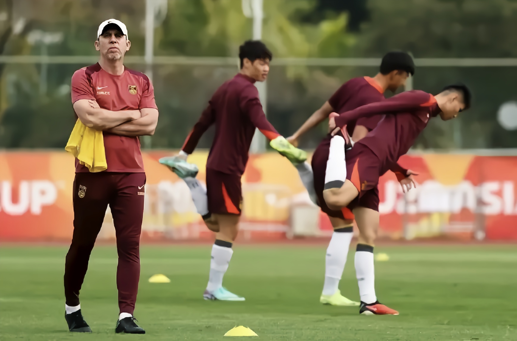 媒体：国足东亚杯力争不垫底久尔杰维奇率队出战的简单介绍  第2张