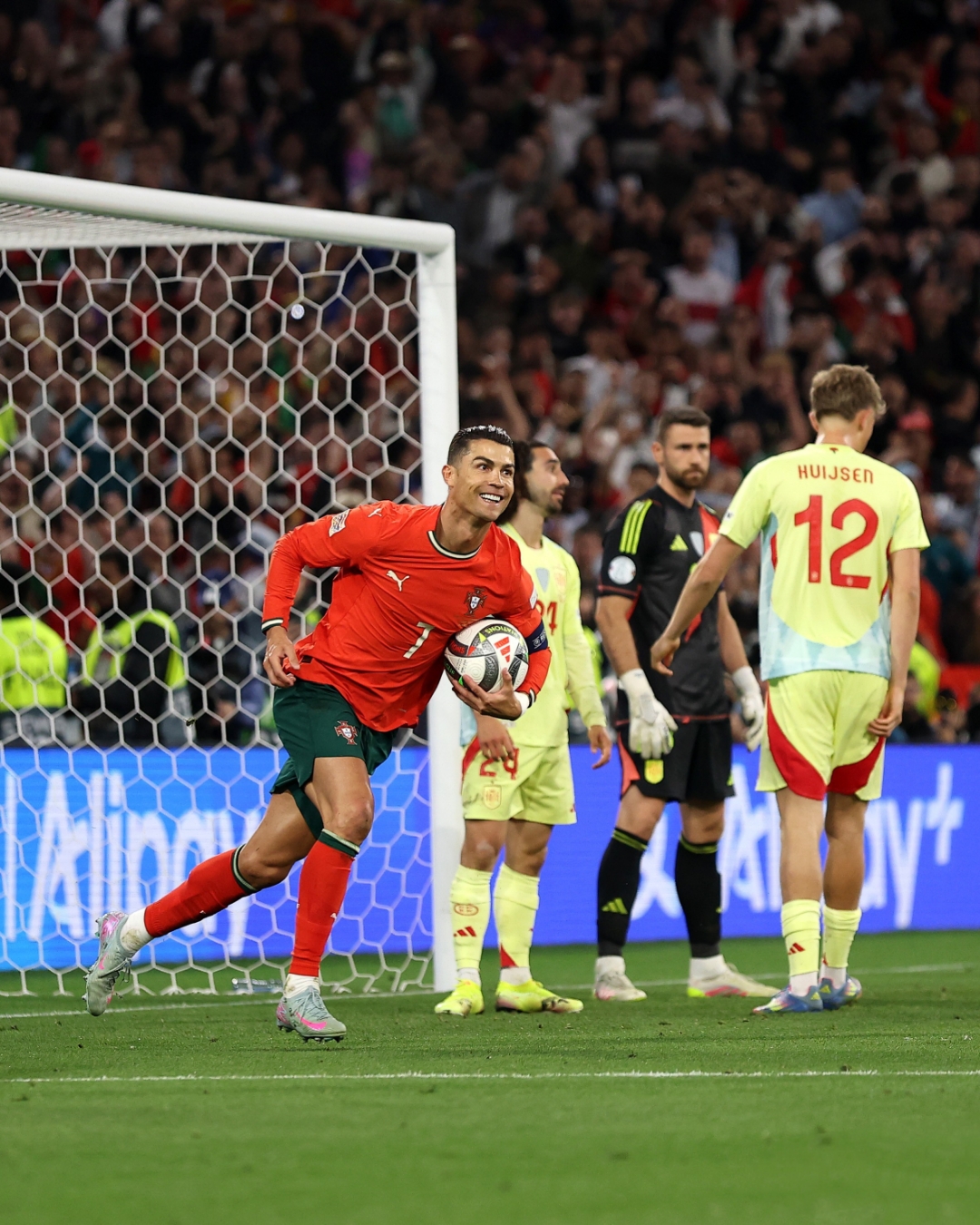 世预赛塞尔维亚0-5英格兰马杜埃凯打进国家队生涯首球的简单介绍