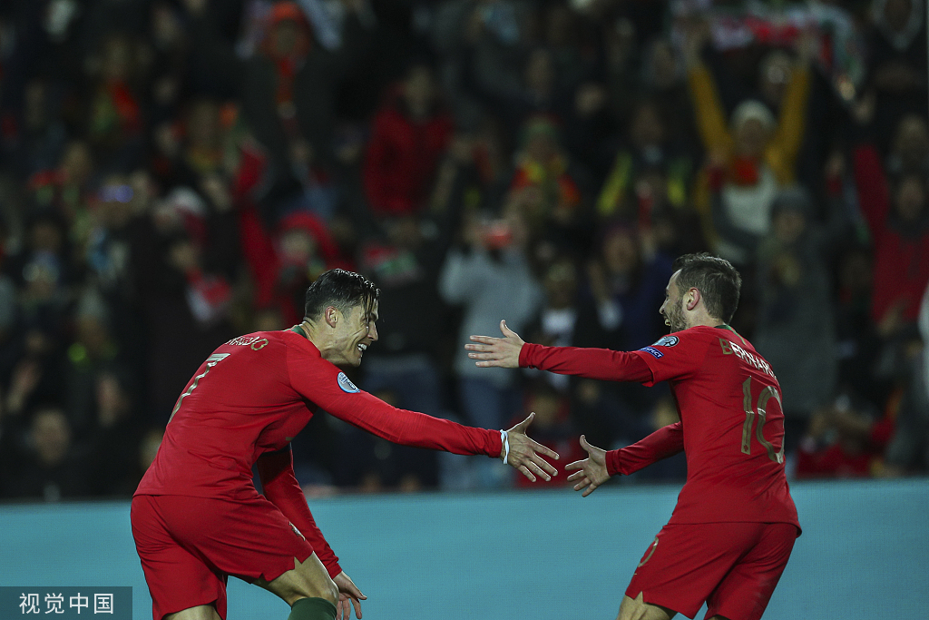 包含欧国联维尔茨与B席发生冲突场面一度十分紧张的词条