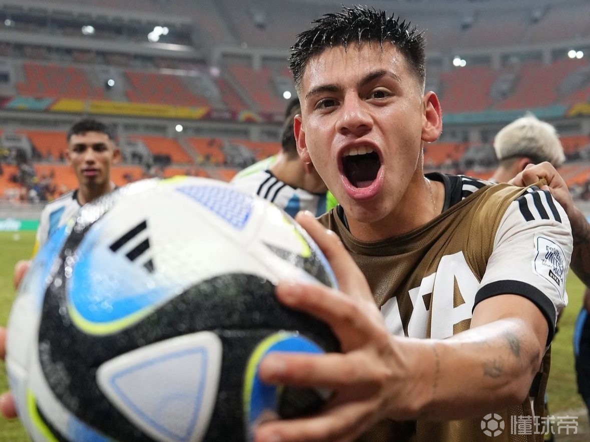 罗马有意先租后买埃切维里但曼城不同意加入买断条款的简单介绍 第2张 罗马有意先租后买埃切维里但曼城不同意加入买断条款的简单介绍 第2张