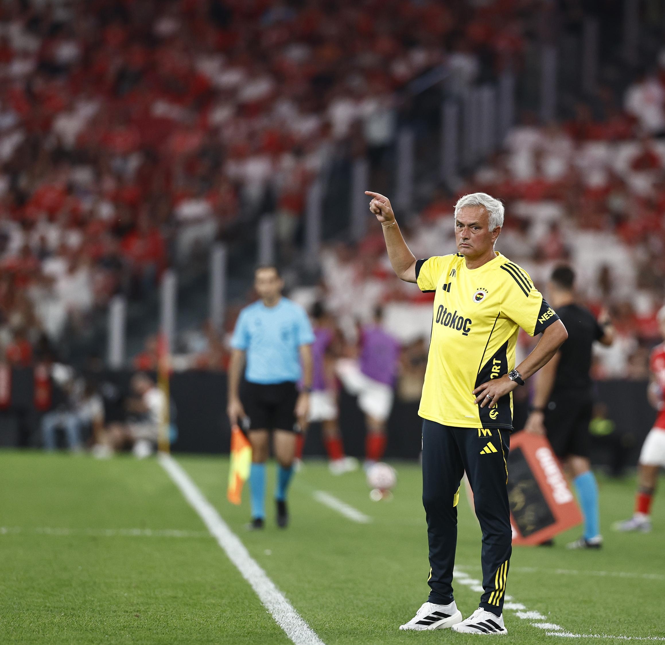 关于英超切尔西0-0水晶宫埃泽进球被吹德拉普失良机的信息